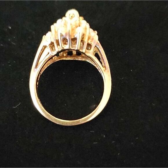 Antique Gold small clustered pearls dome ring - Picture 12 of 13